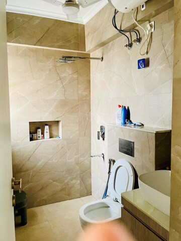 2 BHK Apartment For Rent in Emaar Emerald Estate, Sector 65