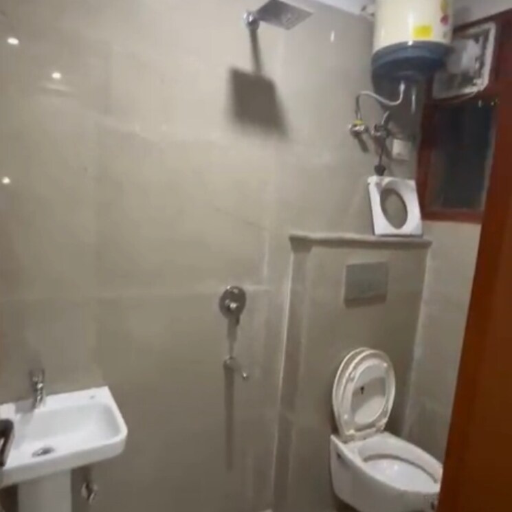 Bathroom, rajpur khurd extension 2 Bedroom 100 Sq.Ft. Builder Floor In Rajpur Khurd Extension Delhi 8210599