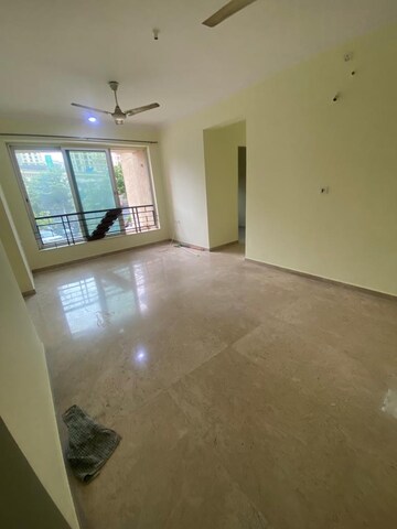Room in 2 BHK Apartment at Hiranandani Villa Grand, Ghodbunder Road – for Rent