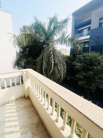 Balcony in 3 BHK Builder Floor at Unitech South City 1, South City 1 – for Rent