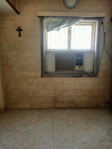 Room in 1 BHK Apartment at Mandpeshwar Dham CHS, Ic Colony – for Rent