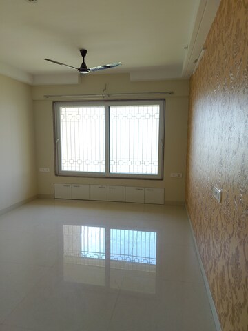 Room in 3 BHK Apartment at Paradise Sai World City Phase 2, New Panvel – for Rent