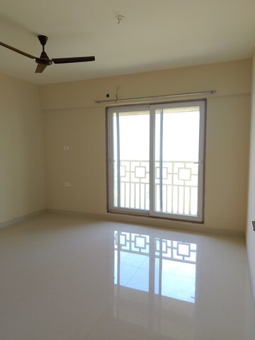 Room in 3 BHK Apartment at Paradise Sai World City Phase 2, New Panvel – for Rent