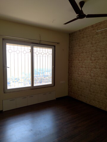 Room in 3 BHK Apartment at Paradise Sai World City Phase 2, New Panvel – for Rent