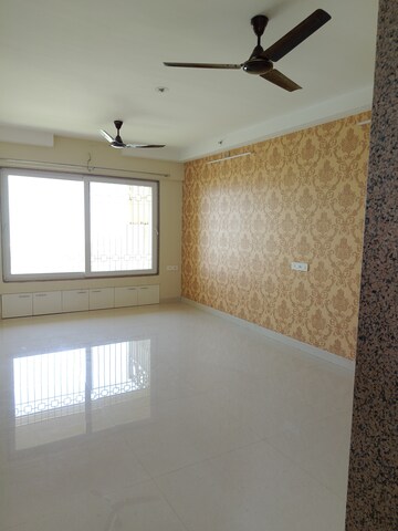 Room in 3 BHK Apartment at Paradise Sai World City Phase 2, New Panvel – for Rent