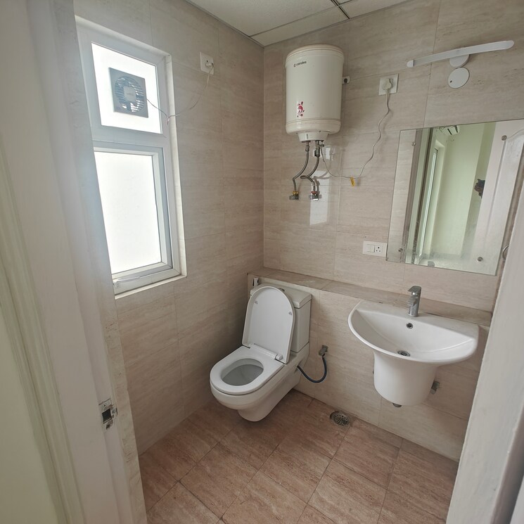 Bathroom, shree-vardhman-victoria 3.5 Bedroom 1950 Sq.Ft. Apartment In Sector 70 Gurgaon 8210647