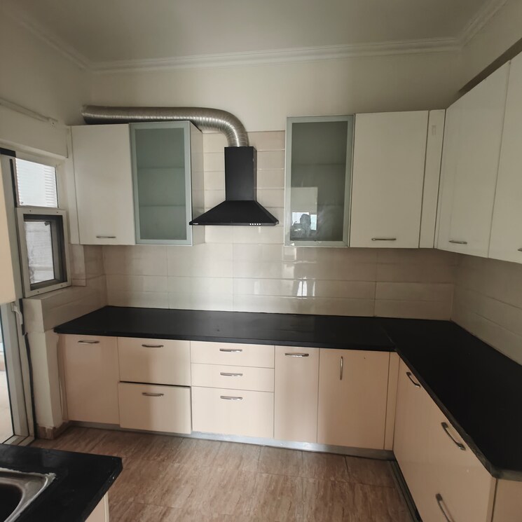 Kitchen, shree-vardhman-victoria 3.5 Bedroom 1950 Sq.Ft. Apartment In Sector 70 Gurgaon 8210647