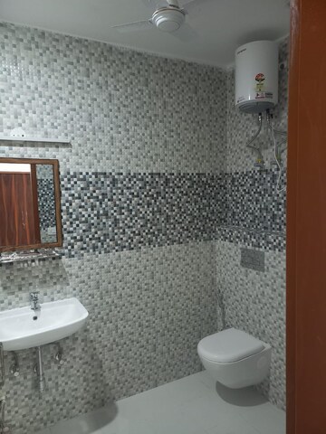 Bathroom in 2 BHK Builder Floor at Sector 46 – for Rent