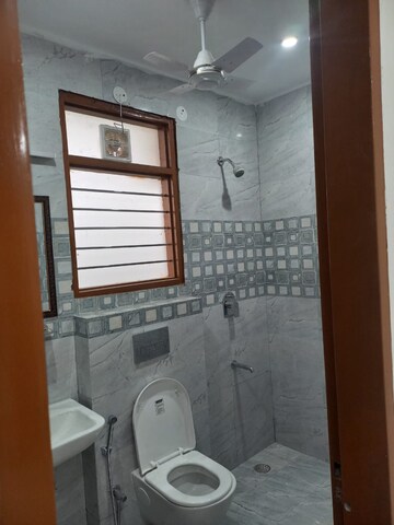 Bathroom in 2 BHK Builder Floor at Sector 46 – for Rent