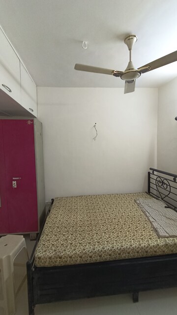 Room in 1 BHK Apartment at Malad CHS, Malad East – for Rent