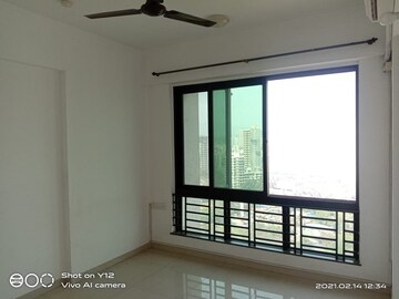 Room in 2 BHK Apartment at Mahindra Lifespaces Splendour, Bhandup West – for Rent