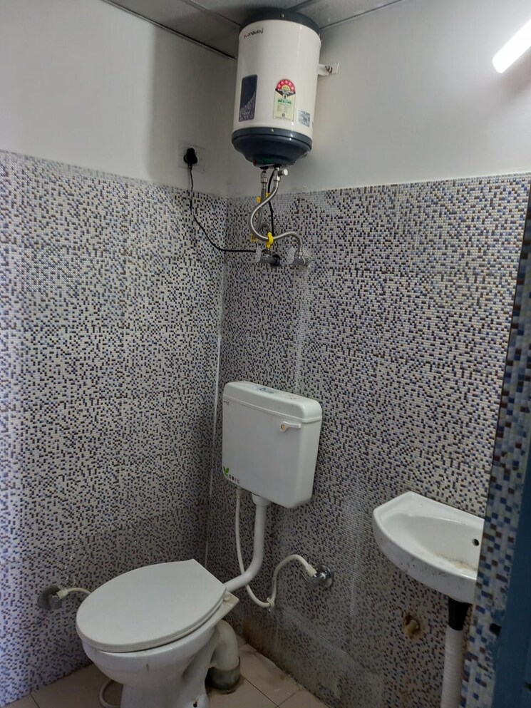 Bathroom, breez-global-heights 1 Bedroom 394 Sq.Ft. Apartment In Sohna Sector 33 Gurgaon 8210673