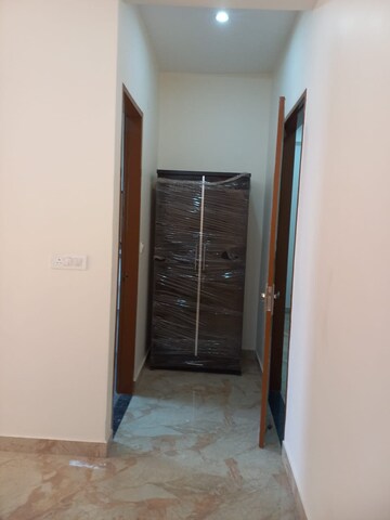 Building Lobby in 2 BHK Builder Floor at Sector 40 – for Rent