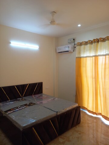 Bedroom in 2 BHK Builder Floor at Sector 40 – for Rent