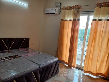Bedroom in 2 BHK Builder Floor at Sector 40 – for Rent