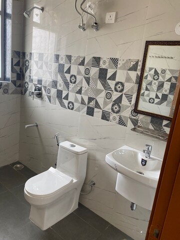 Bathroom in 2 BHK Builder Floor at Sector 40 – for Rent