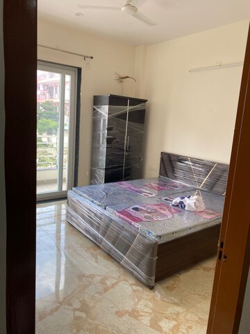 Bedroom in 2 BHK Builder Floor at Sector 40 – for Rent