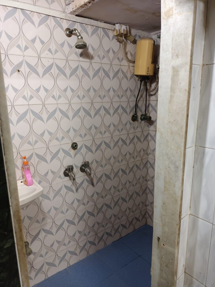 Bathroom, piramal-smruti-chs 1 Bedroom 330 Sq.Ft. Apartment In Goregaon West Mumbai 8210716