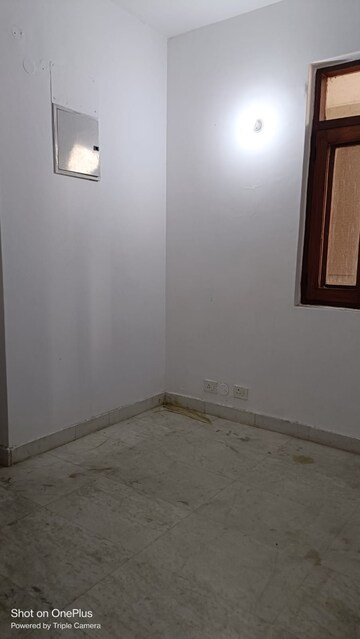 Room in 3 BHK Apartment at Sector 5, Dwarka – for Rent