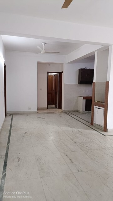 Room in 3 BHK Apartment at Sector 5, Dwarka – for Rent