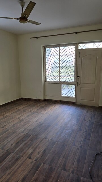 Room in 3 BHK Builder Floor at SS Southend Floors, South City 2 – for Rent