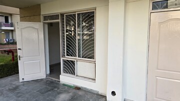 Room in 3 BHK Builder Floor at SS Southend Floors, South City 2 – for Rent
