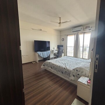 Master Bedroom in 3 BHK Apartment at Powai – for Rent