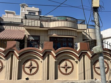 5 BHK Independent House – Exterior View View at Teg Bahadur Road - for Rent