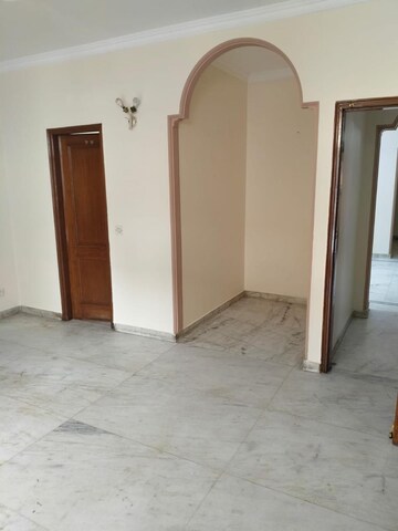 Room in 3.5 BHK Apartment at Ardee City The Residency, Sector 52 – for Rent