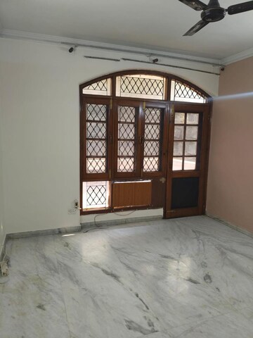 Room in 3.5 BHK Apartment at Ardee City The Residency, Sector 52 – for Rent