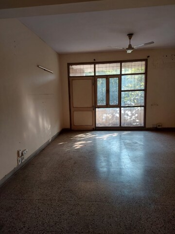 Room in 3.5 BHK Apartment at Ardee City The Residency, Sector 52 – for Rent