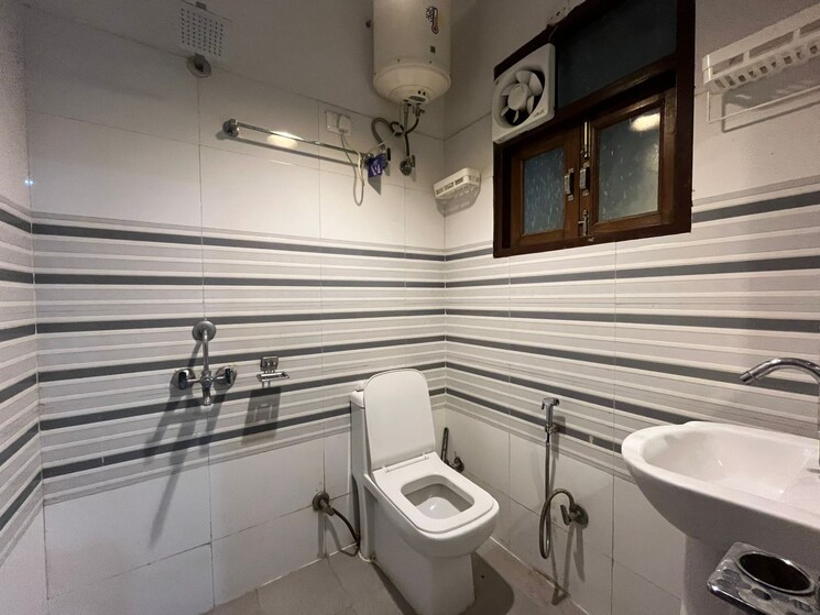 Bathroom, saket 1 Bedroom 500 Sq.Ft. Builder Floor In Saket Delhi 8210835