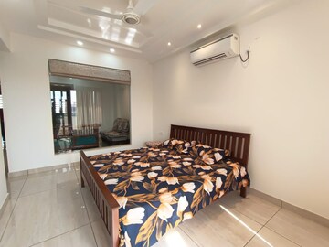 Bedroom in 2 BHK Builder Floor at Sector 38 – for Rent