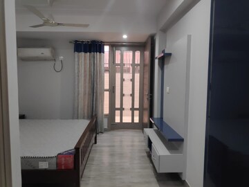 Room in 2 BHK Builder Floor at Sector 38 – for Rent