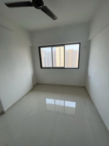 Room in 1 BHK Apartment at Shraddha Pinnacle, Vikhroli East – for Rent