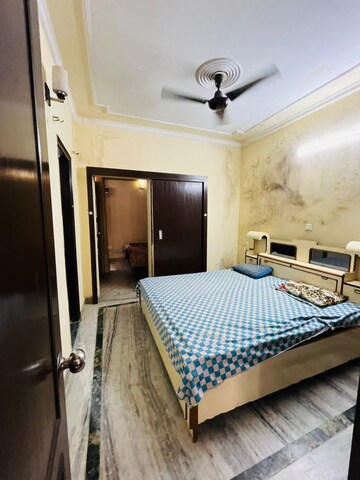 Bedroom in 2 BHK Builder Floor at Sector 52 – for Rent