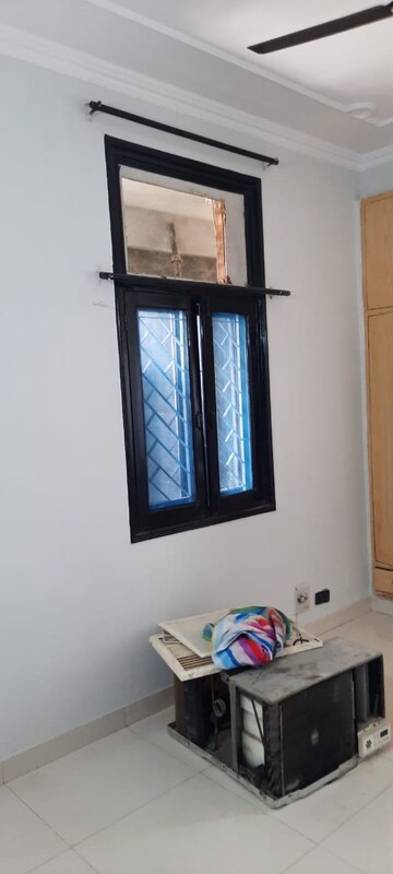 Room in 3 BHK Apartment at Sector 6, Dwarka – for Rent
