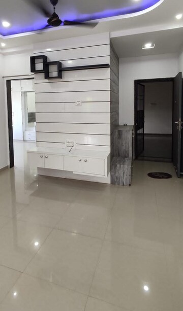 Room in 4 BHK Apartment at Prestige Misty Waters, Hebbal – for Sale