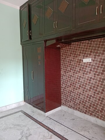 Room in 2 BHK Builder Floor at Sector 18 – for Rent