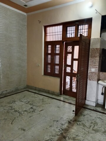 Room in 2 BHK Builder Floor at Sector 18 – for Rent