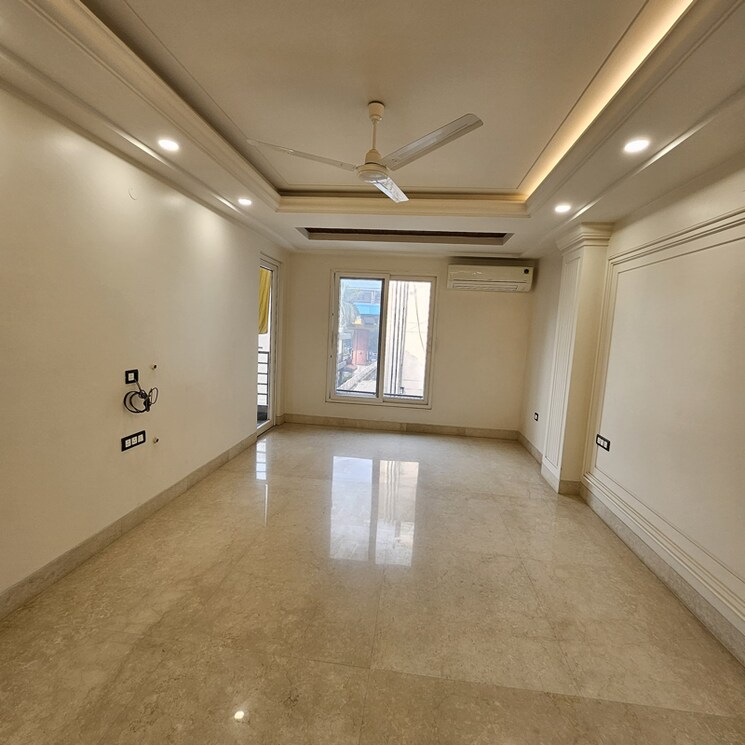 Room, new rajinder nagar 4 Bedroom 375 Sq.Yd. Builder Floor In New Rajinder Nagar Delhi 8210981