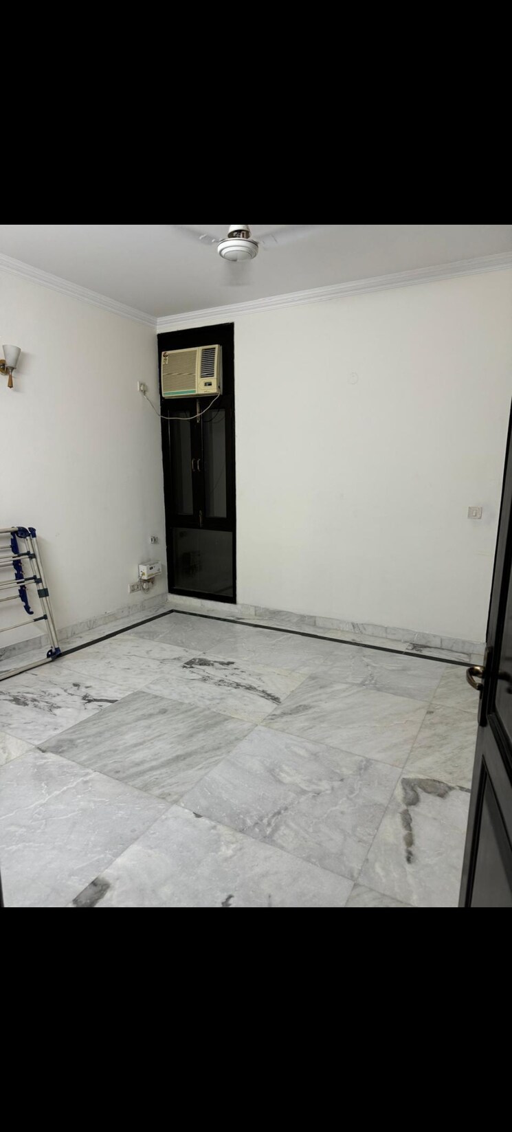 Room, greater kailash 4 Bedroom 250 Sq.Yd. Builder Floor In Greater Kailash Delhi 8210994