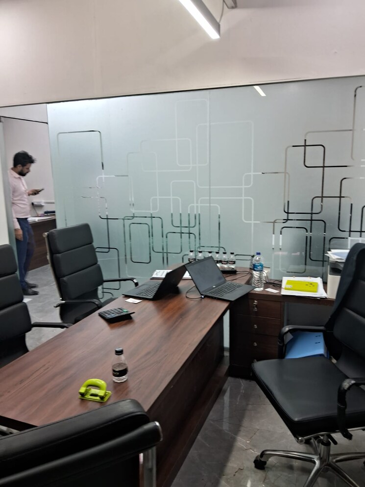 Team Area, ariha-signature Commercial Office Space 530 Sq.Ft. In Goregaon West Mumbai 8211012