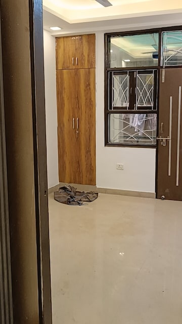 Furnished Amenities in 3 BHK Builder Floor at Shalimar Garden Extension 1 – for Sale