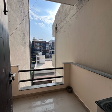 Balcony in 3.5 BHK Builder Floor at Ansal Sushant Lok I, Sector 43 – for Rent