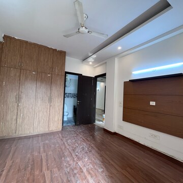 Room in 3.5 BHK Builder Floor at Ansal Sushant Lok I, Sector 43 – for Rent