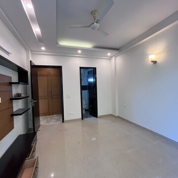 Room in 3.5 BHK Builder Floor at Ansal Sushant Lok I, Sector 43 – for Rent