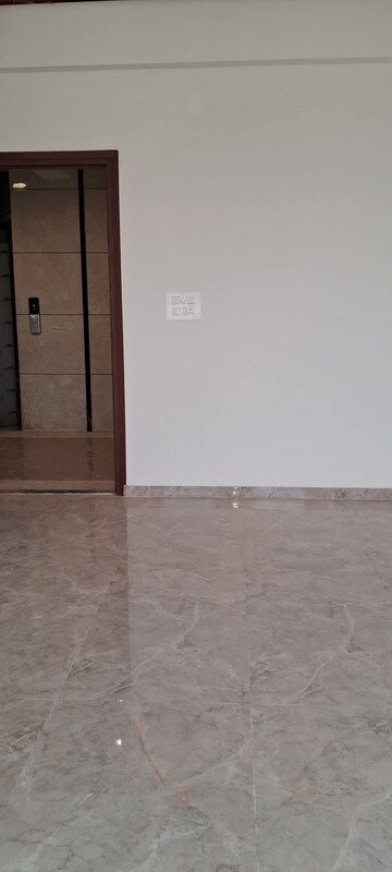 Room in 1 BHK Apartment at Jivan Prakash Apartment, Matunga West – for Rent