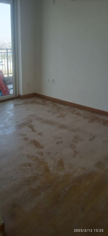 Room in 3.5 BHK Apartment at DLF New Town Heights II, Sector 86 – for Rent