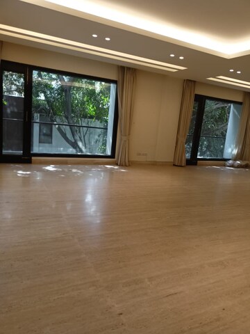 Room in 4 BHK Builder Floor at Vasant Vihar – for Rent